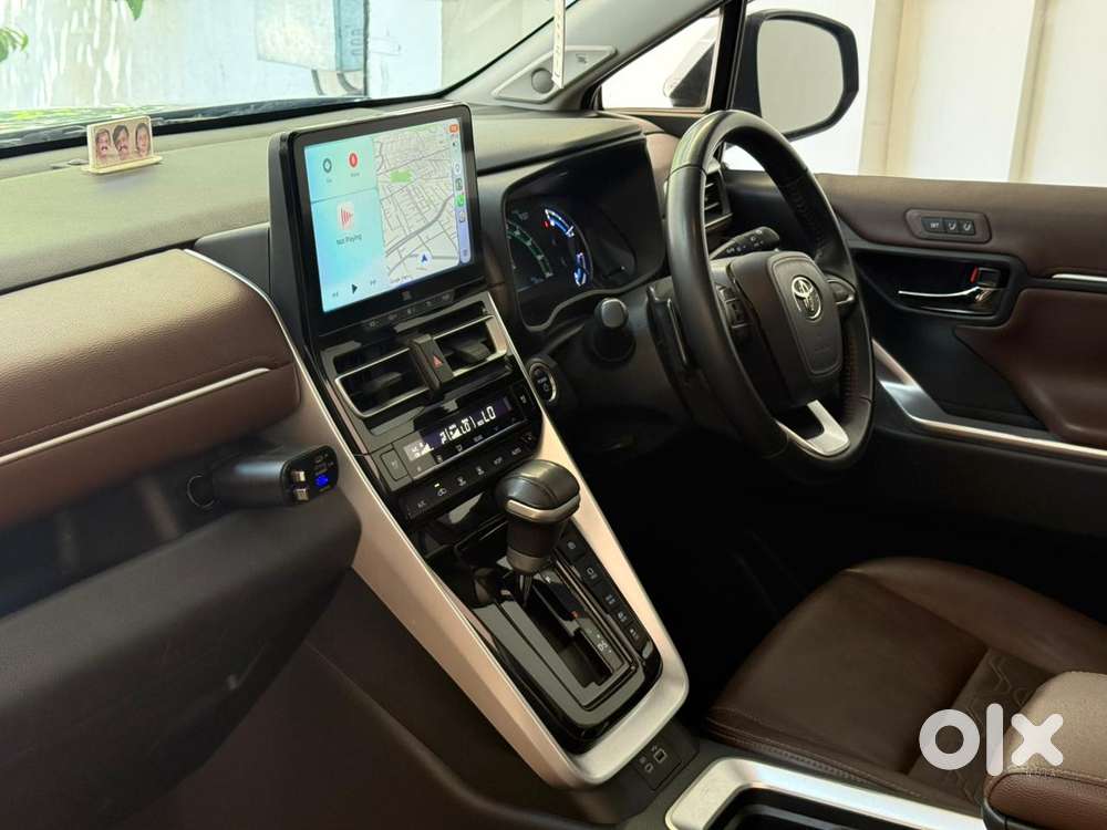 Toyota Innova Hycross 2.0 Zx Hybrid 7 Str, 2023, Petrol