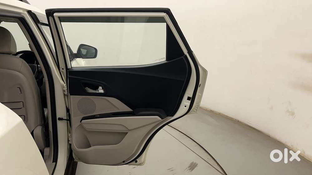 Mahindra Xuv300 W8 (o) 1.5 Diesel Amt, 2020, Diesel