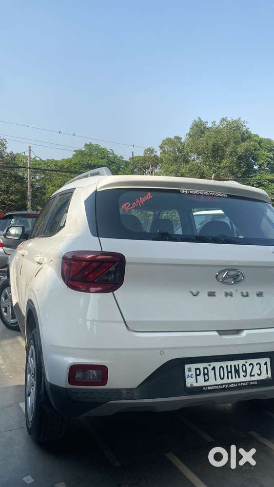 Hyundai Venue S Diesel, 2021, Petrol