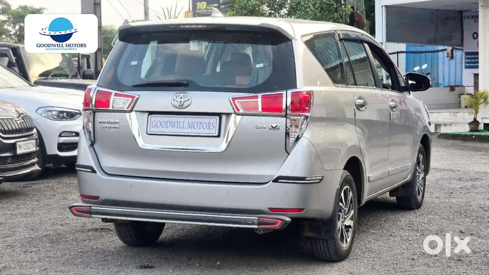 Toyota Innova Crysta [2020-ongoing] 2.4 Vx 8 Str, 2025, Diesel