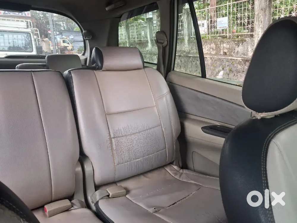 Toyota Innova 2.5 E 2011