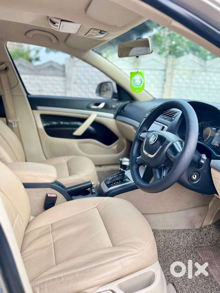 Skoda Laura Ambiente 2.0 Tdi Cr Automatic, 2011, Diesel