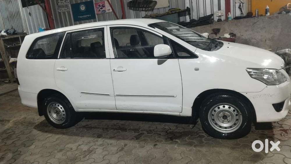 Toyota Innova 2016 Diesel 300000 Km Driven