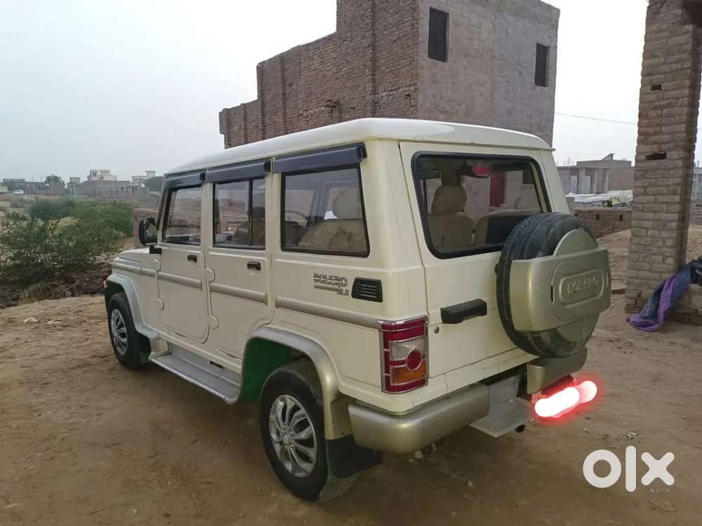 बोलेरो Slx  Di टर्बो गाड़ी है जिसको बेचना है