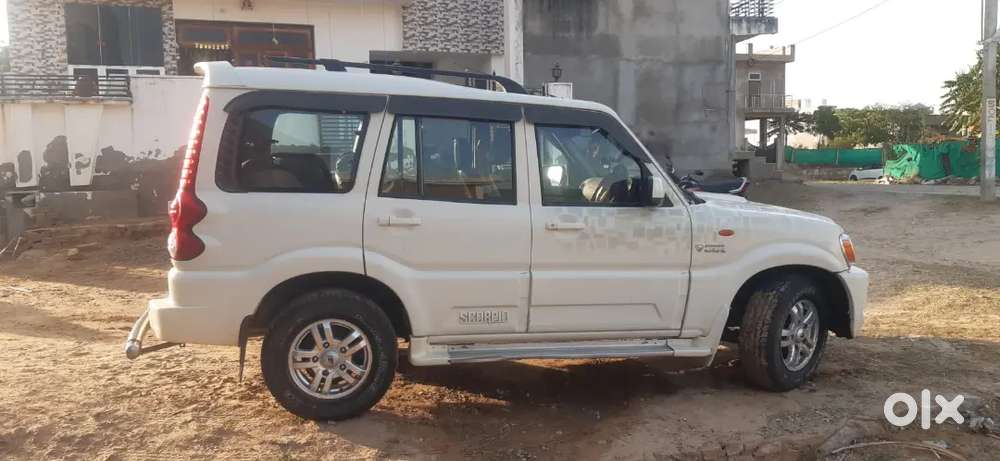 गायत्री नगर गोविन्दगढ राजमार्ग  Nh 52 के पास