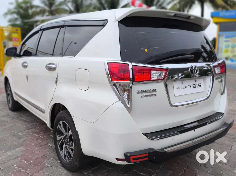 Innova Crysta 2.4 Vx Mt Very Good Condition Just Now Service Done