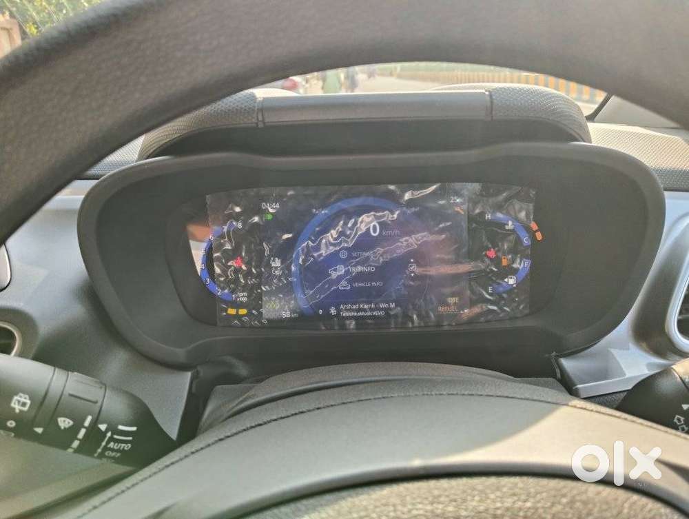 Tata Altroz Xz, 2025, Petrol