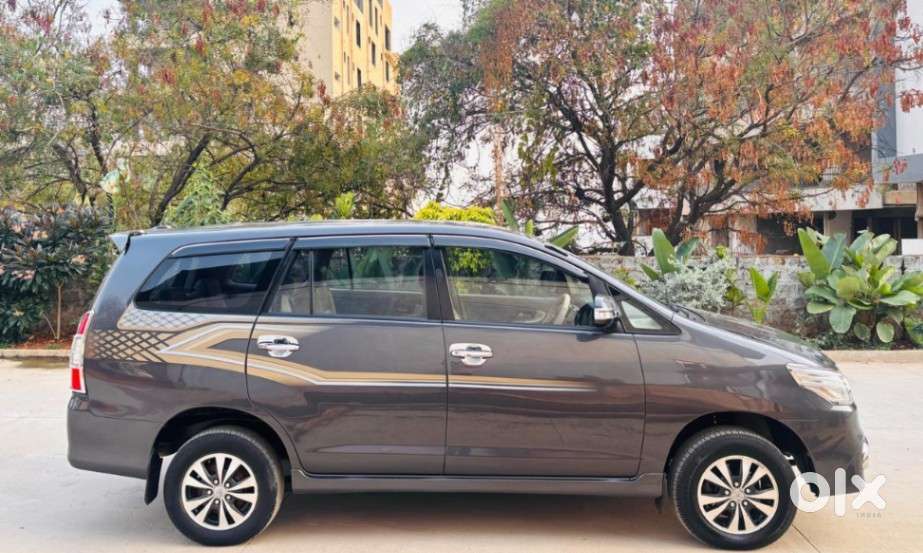 Toyota Innova 2.5 Vx 8 Seater Bs Iv, 2015, Diesel