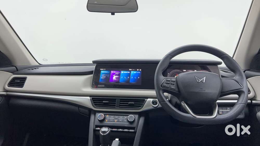 Mahindra Xuv700 2.0 Ax 5 Petrol Mt 7 Str, 2024, Petrol