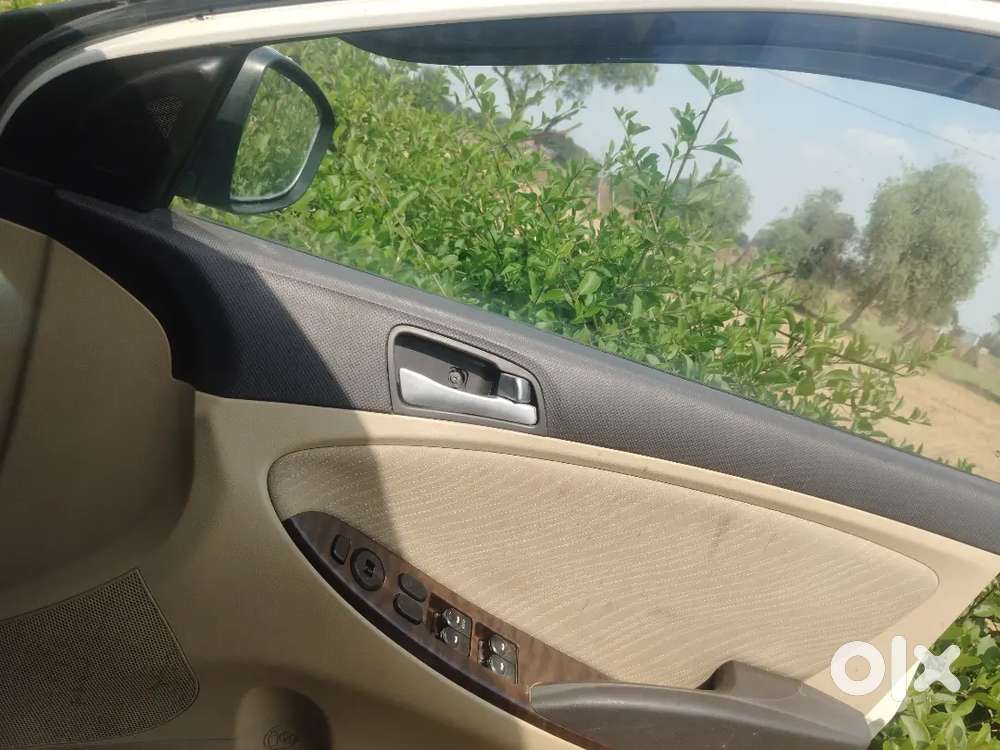 Hyundai Fluidic Verna 2015