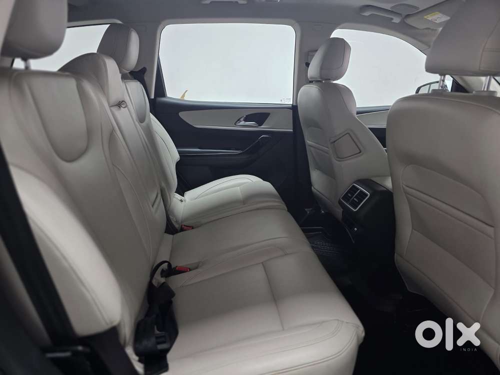 Mahindra Xuv700 2.2 Ax 7 Diesel At Luxury Pack Str Awd, 2023, Diesel