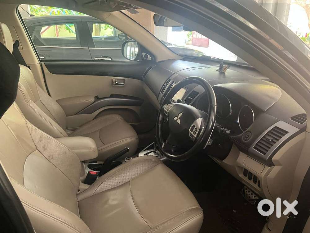 Mitsubishi Outlander 2011 Petrol Well Maintained