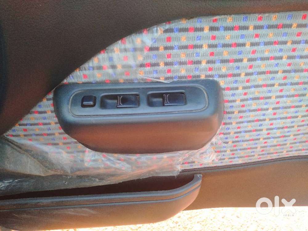 Maruti Suzuki Esteem Lxi, 2006, Petrol