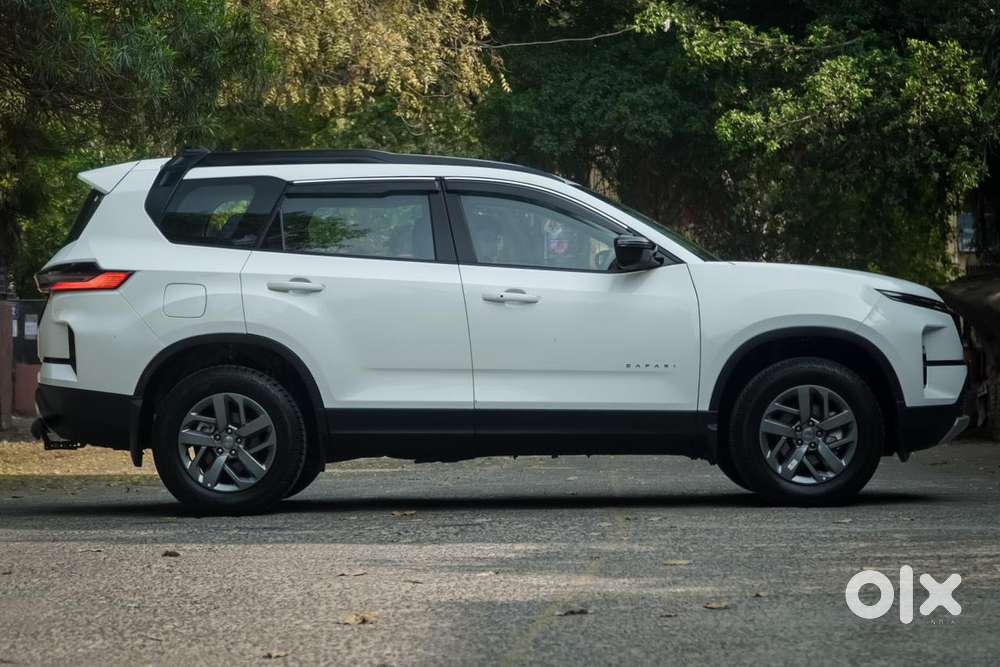 Tata Safari Pure Plus S Dark Edition At, 2025, Diesel