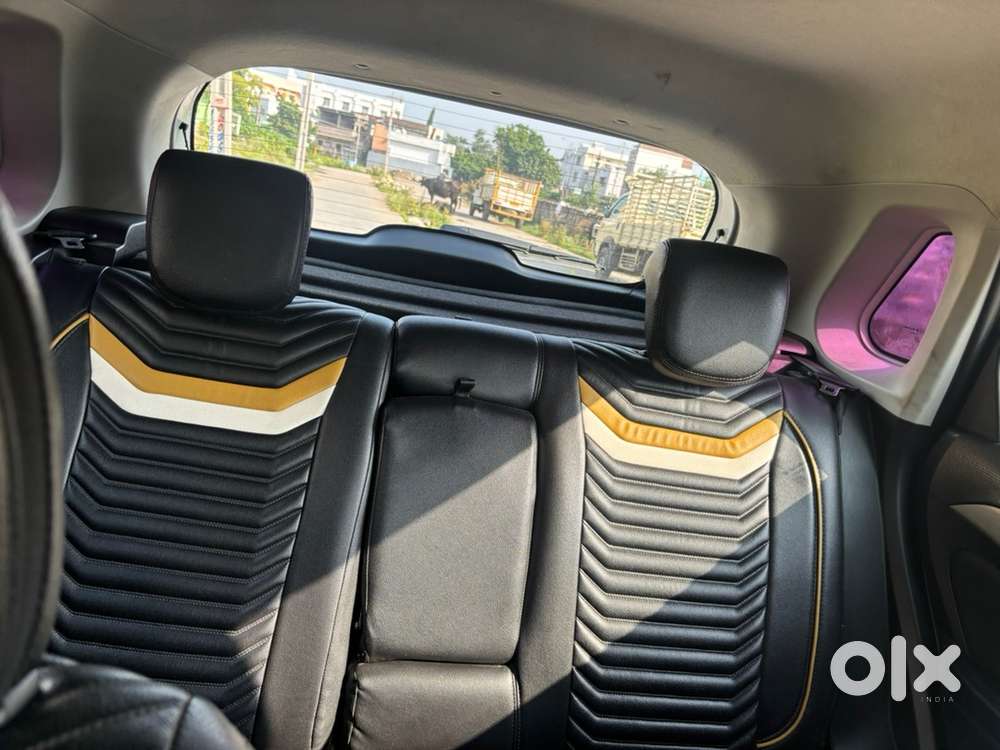 Maruti Suzuki Brezza 2018 Dual Tone