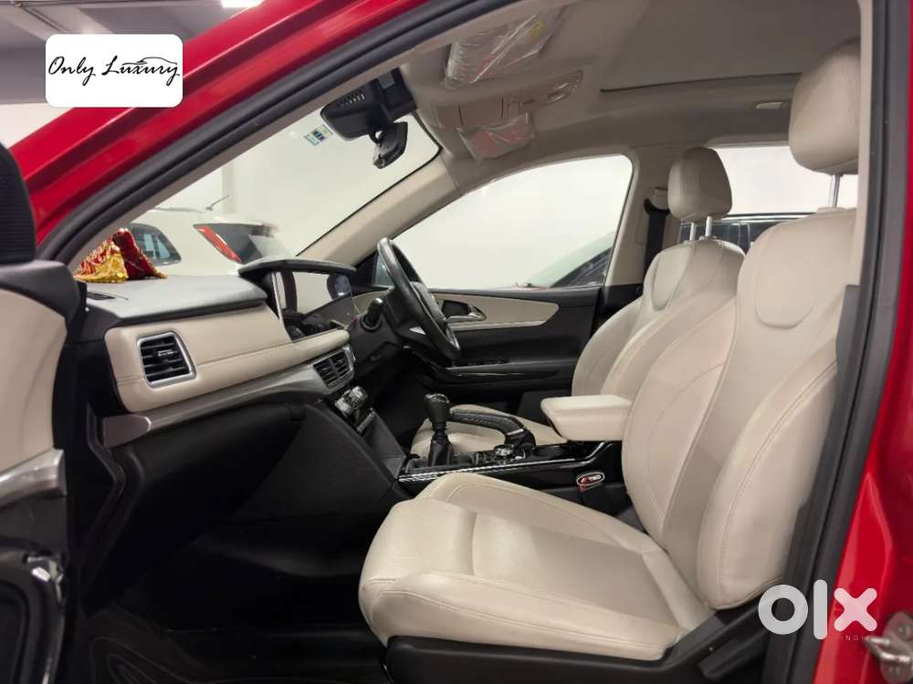 Mahindra Xuv700 2.0 Ax 7 Petrol Mt Str, 2022, Petrol