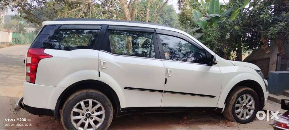 Xuv 500 W10 Sunroof