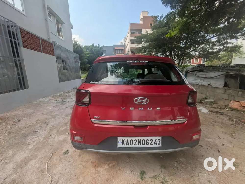 Venue 1.0 Turbo Gdi Imt Sx Car. Red Colour.