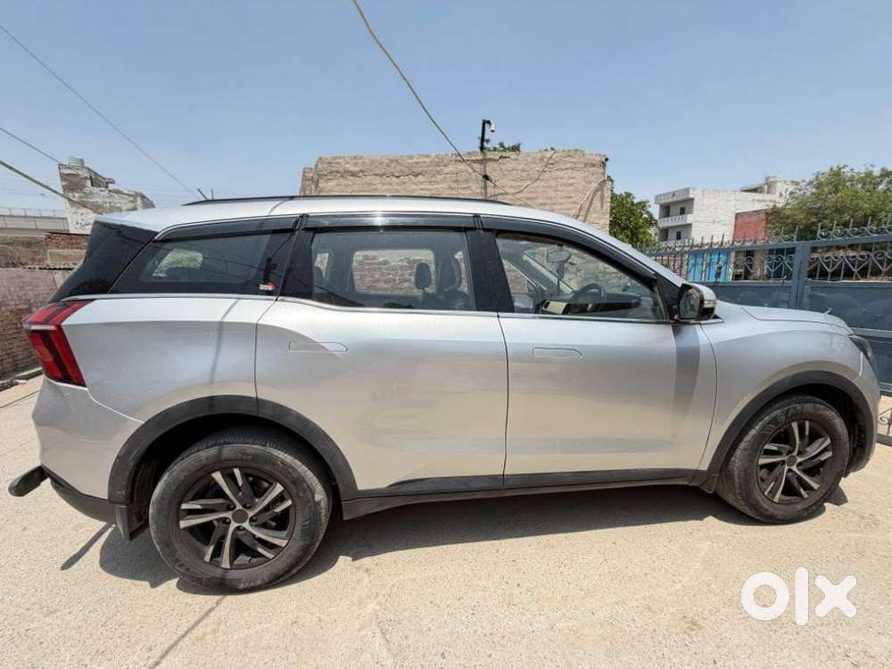 Mahindra Xuv700 2.0 Mx Petrol Mt 5 Str, 2022, Petrol
