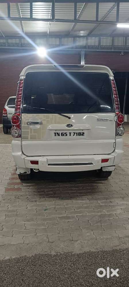 Mahindra Scorpio, 2015