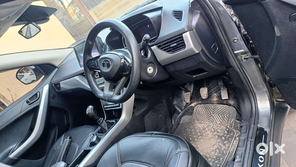 Tata Nexon 1.5 Revotorq Xm (s), 2023, Petrol