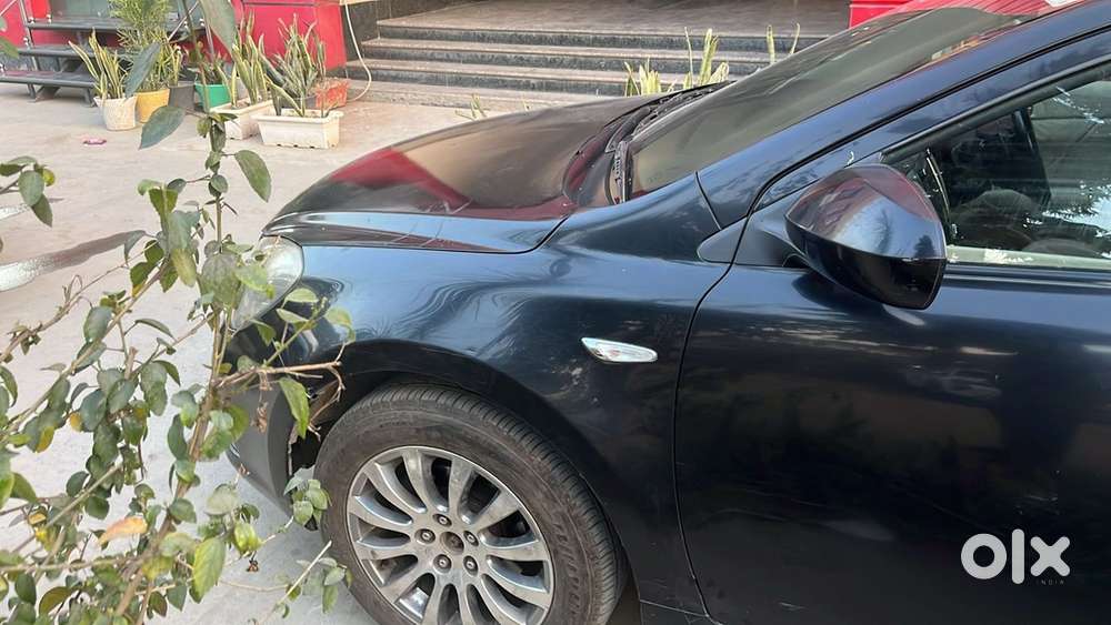 Maruti Suzuki Kizashi 2012 Petrol Good Condition 2 Key Available Black