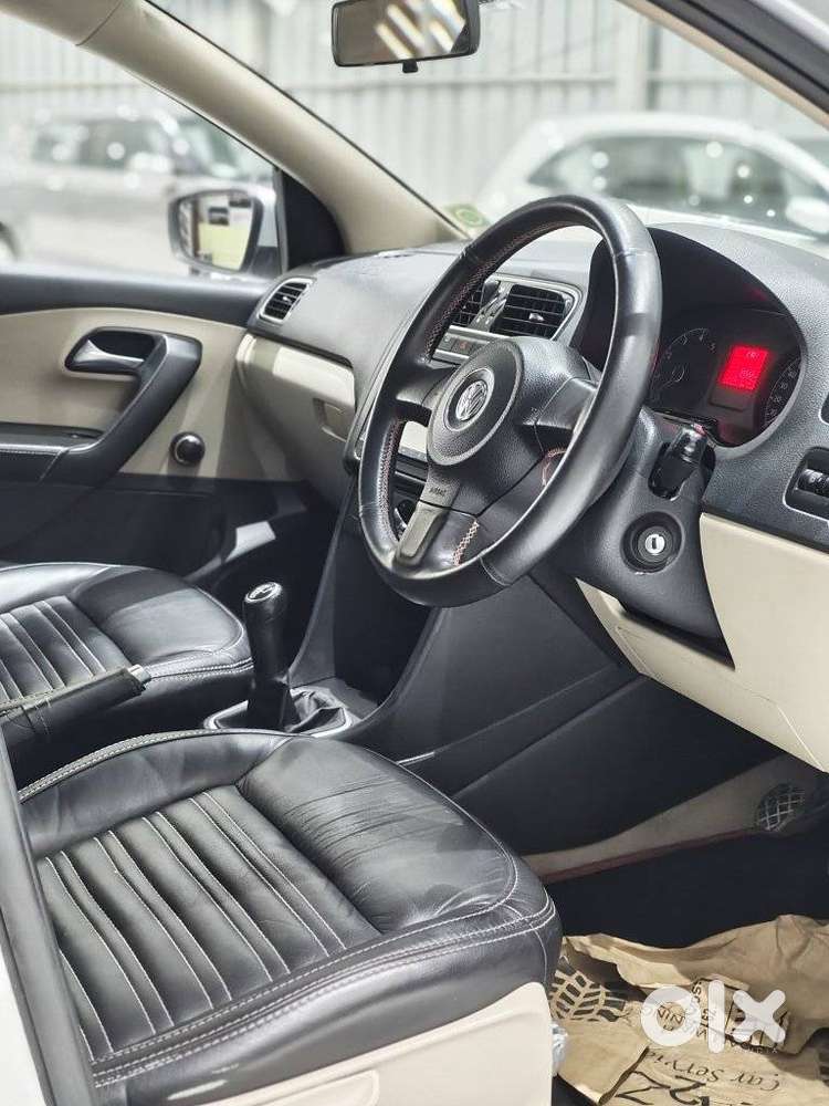 Volkswagen Polo Petrol Highline 1.6l, 2011, Petrol