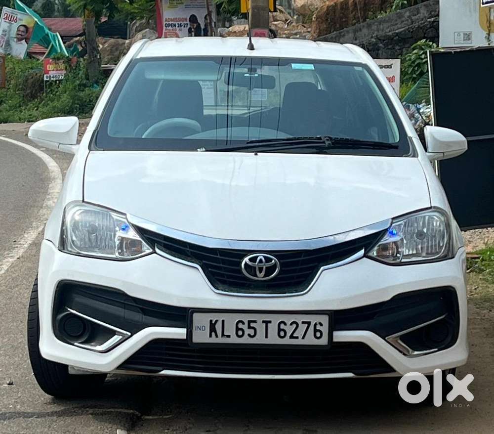 White Manual Etios Liva