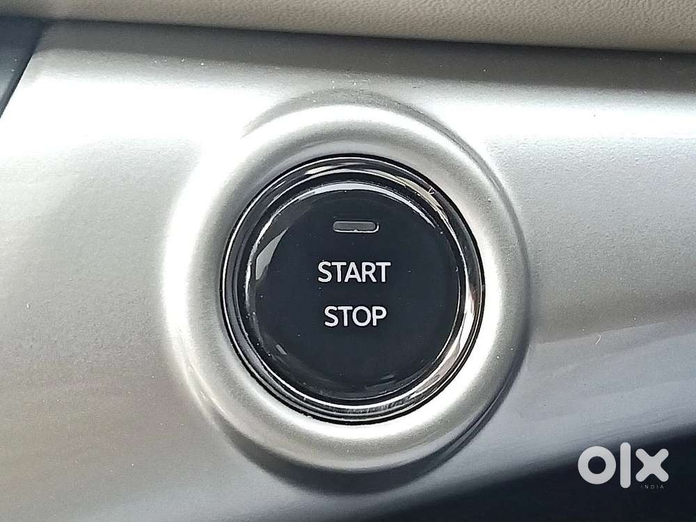 Mahindra Xuv700 Ax7 Luxury Pack Awd, 2023, Petrol