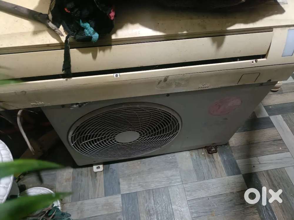 Split AC hai .band hai .sale karna hai
