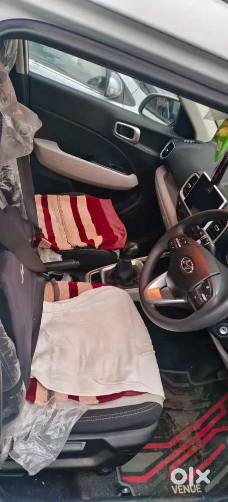 Hyundai Venue S(o) Plus 2025 Petrol 8400 Km Driven