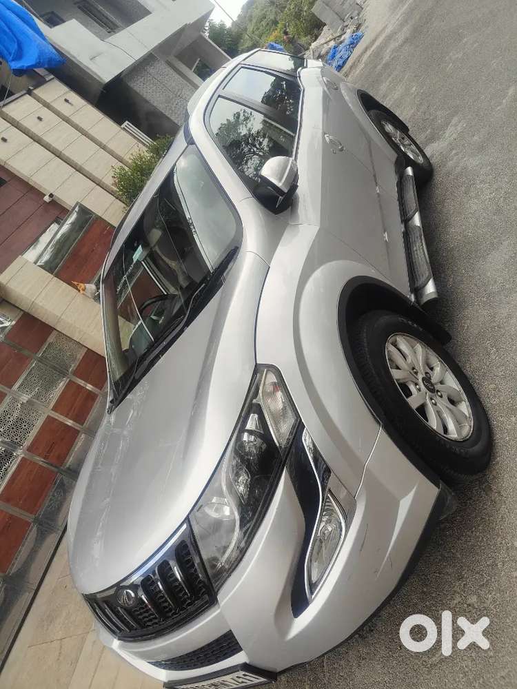 Mahindra XUV500 2.2 W10 2015