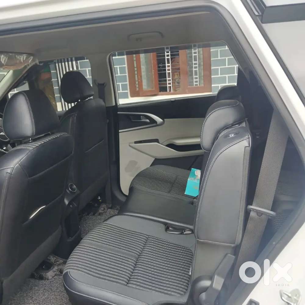 Kia Carens 2023 Petrol 8600 Km Driven