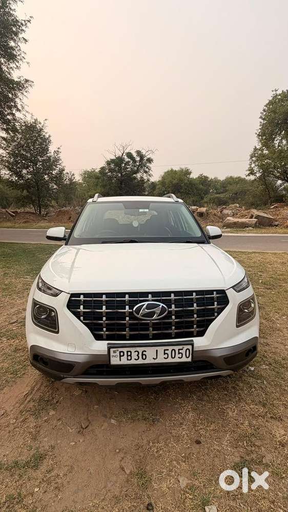 Hyundai Venue 2019 Petrol Well Maintained