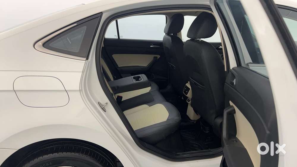 Skoda Slavia Style 1.0l Tsi Mt, 2023, Petrol