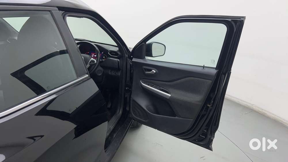 Nissan Magnite 1.0 Xv Premium, 2023, Petrol