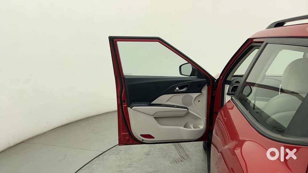 Mahindra Xuv300 1.2 W8 (o) Amt Petrol, 2022, Petrol