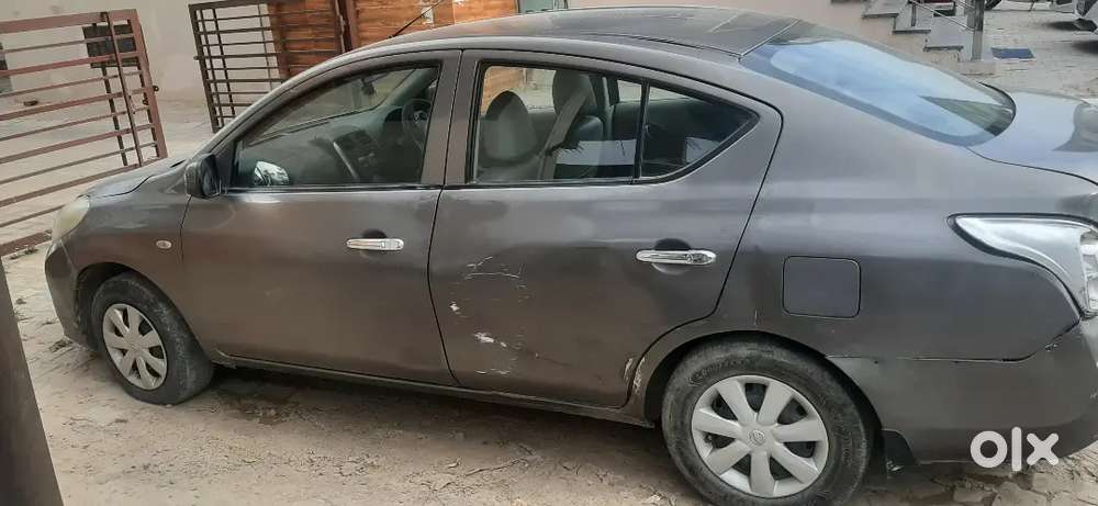 Nissan Sunny 2012