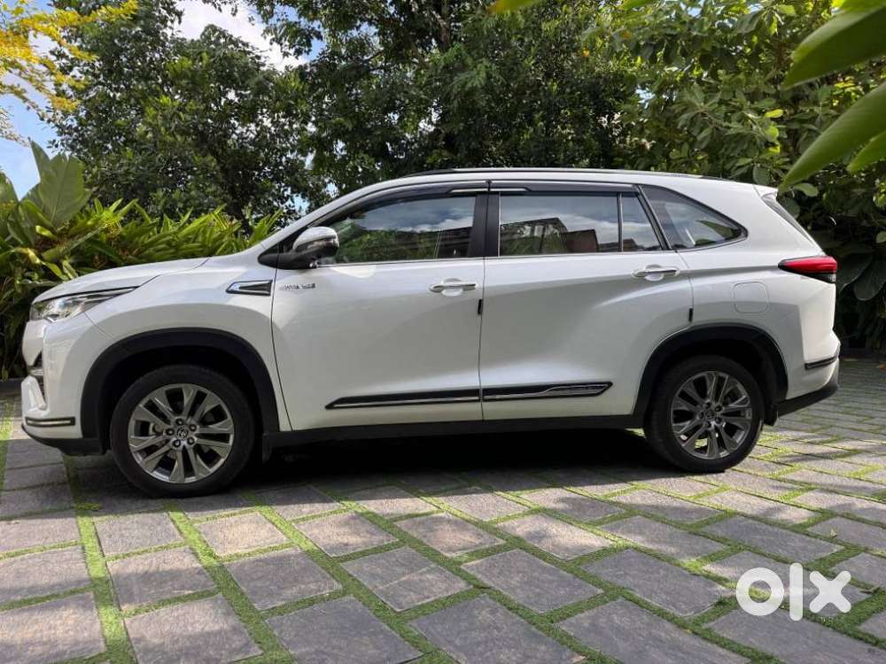 Toyota Innova Hycross 2.0 Zx (o) Hybrid 7 Str, 2025, Petrol
