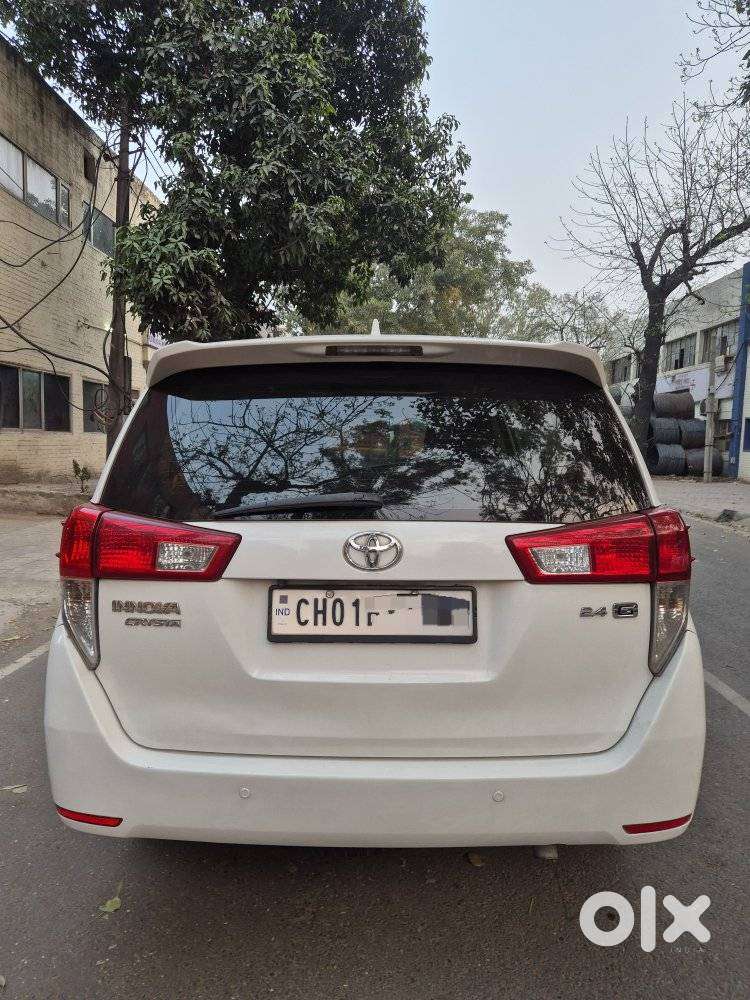 Toyota Innova Crysta 2.4 Gx Mt, 2017