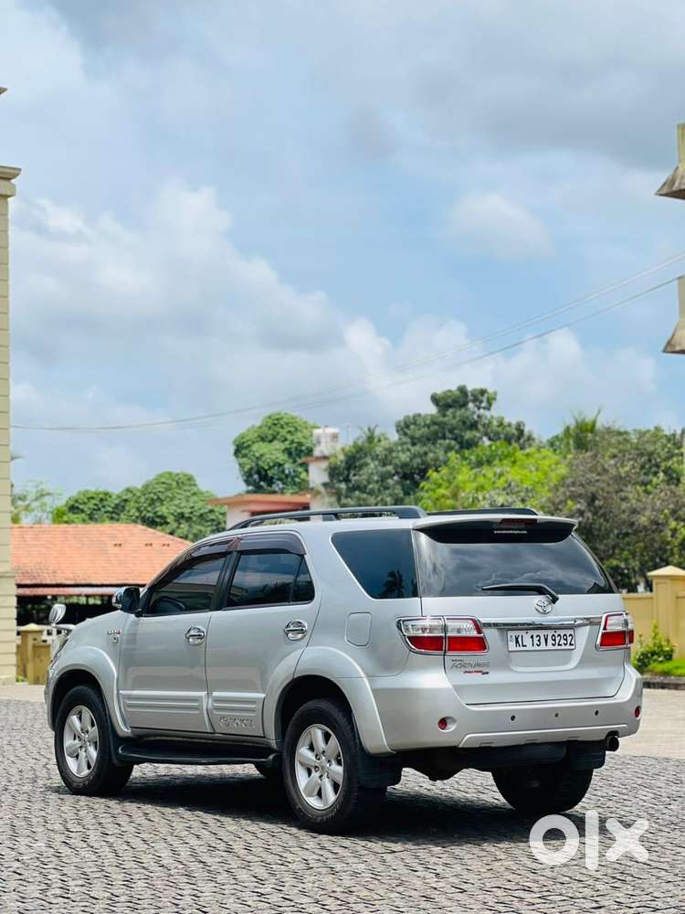 Toyota Fortuner 4x2 Manual, 2011, Petrol
