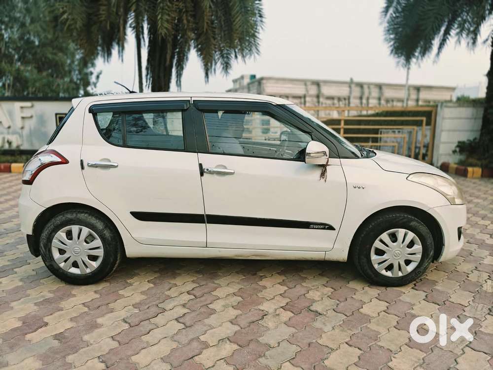 Maruti Suzuki Swift Vxi + Manual, 2012, Petrol