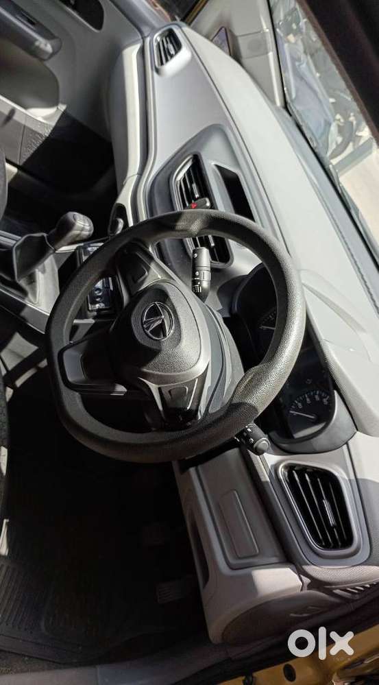 Tata Altroz 1.2 Xe, 2020, Petrol