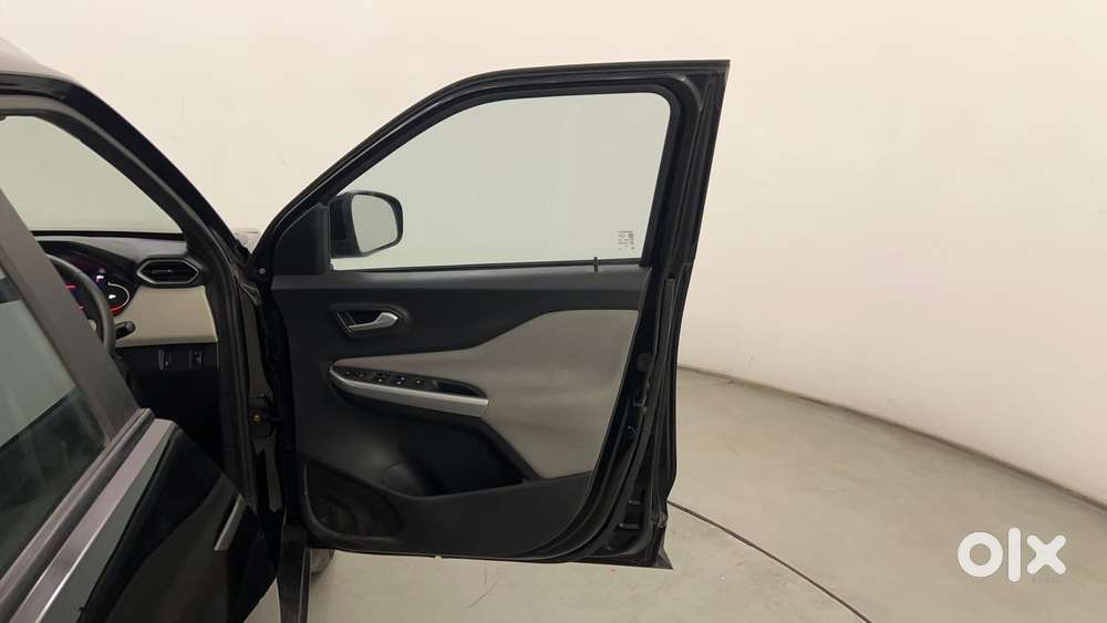 Nissan Magnite 1.0 Xv, 2023, Petrol