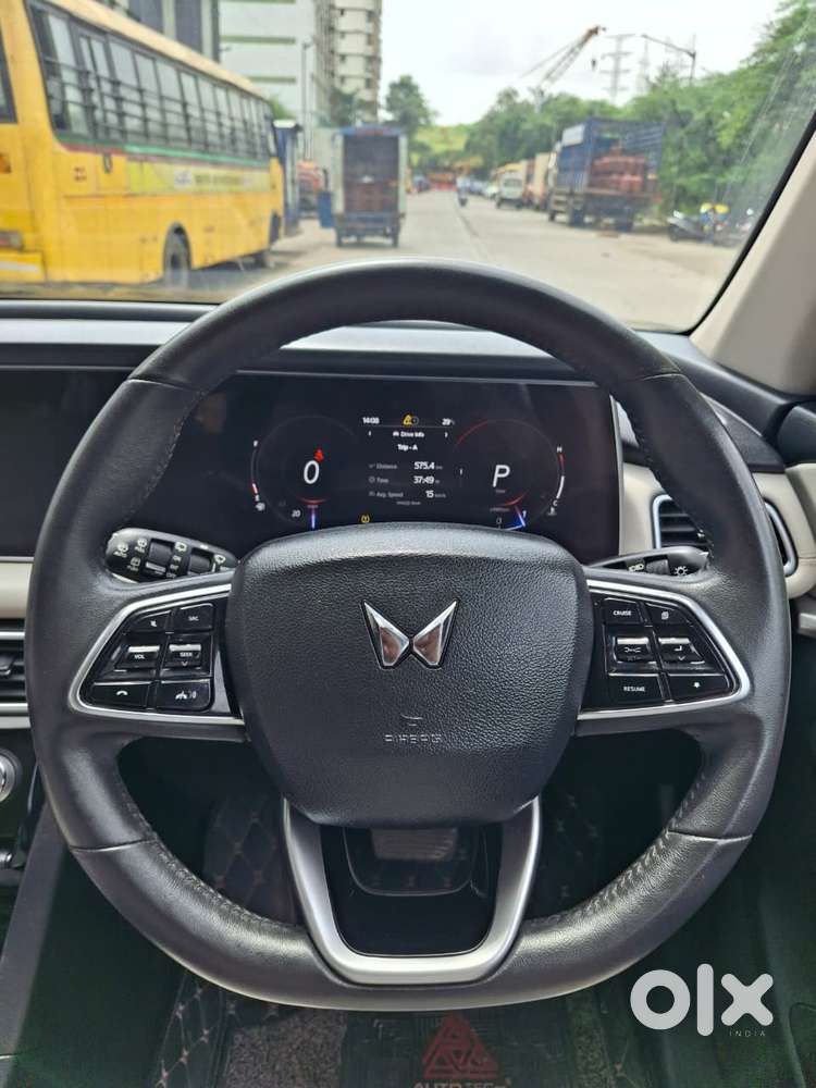 Mahindra Xuv700 2.0 Ax 7 Petrol At Str, 2023, Petrol