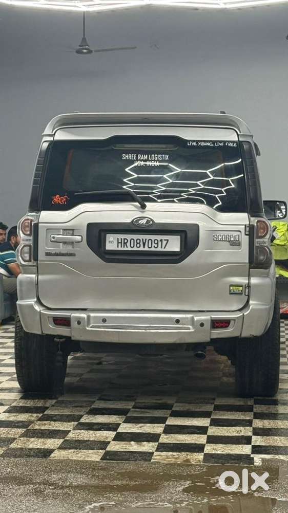 Mahindra Scorpio Classic S10 2016