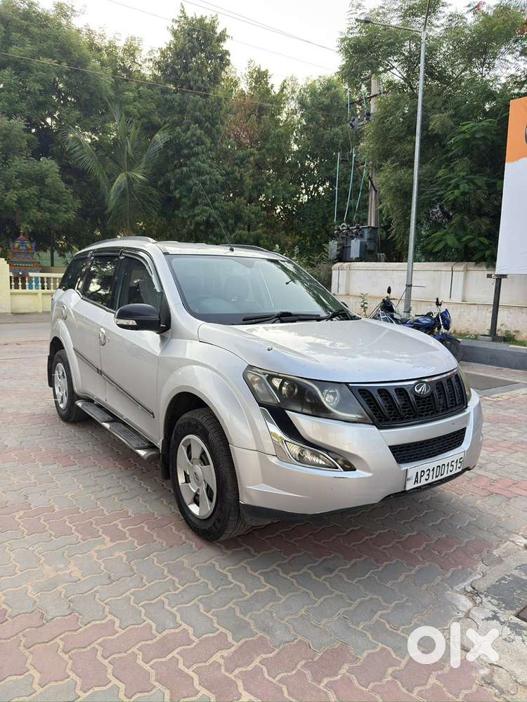 Mahindra Xuv500 Showroom Maintain