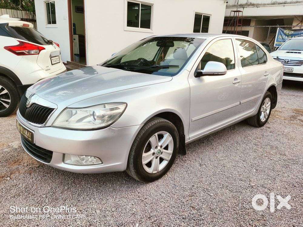 Skoda Laura Ambiente 2.0 Tdi Cr Automatic, 2010, Diesel