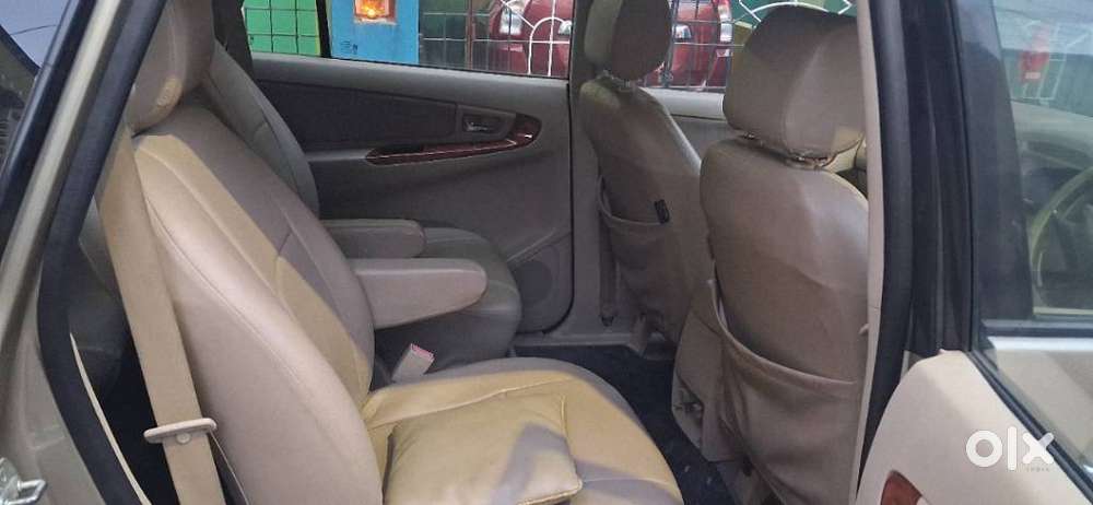 Toyota Innova 2.5 V 7seater Crysta Edition, 2008, Diesel