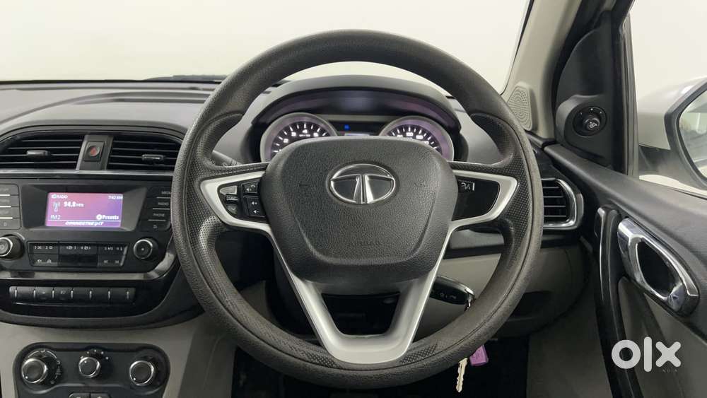 Tata Tiago Xza, 2017, Petrol